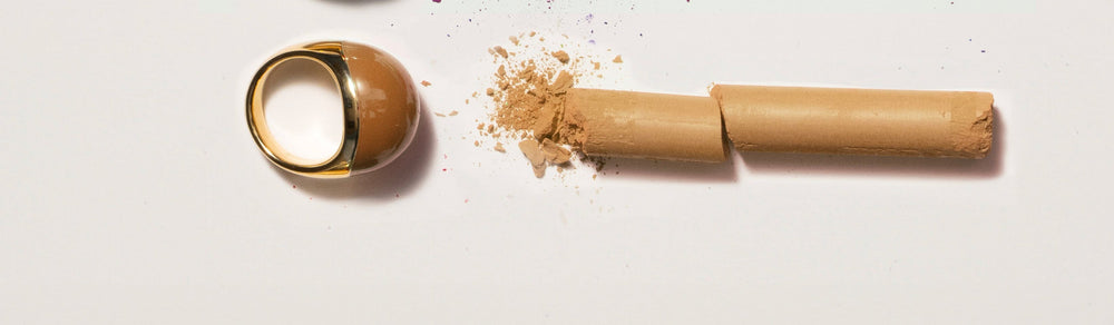 Quels accessoires et vêtements correspondent à la couleur Mocha Mousse ?