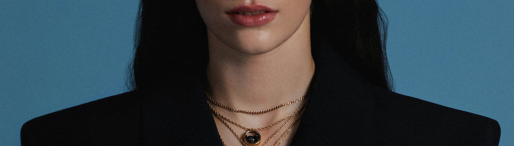 Comment assortir ses bijoux au décolleté de sa robe ? Nos conseils