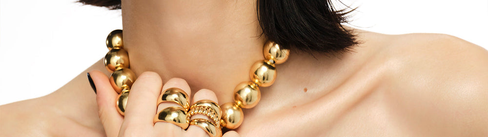 Jewelry for an Off-the-Shoulder Dress: What to Wear