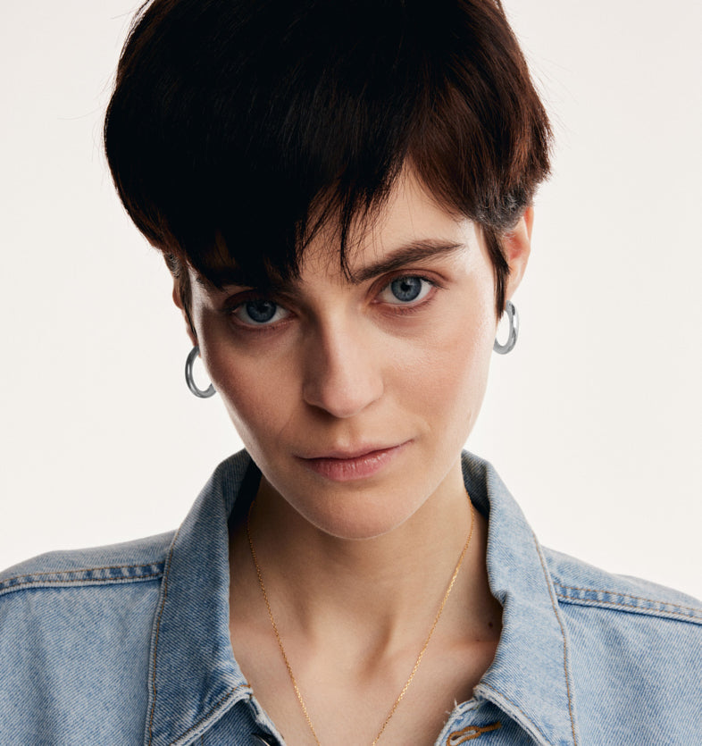 Hoop Earring Styles – Who Do They Suit and How to Wear Them?