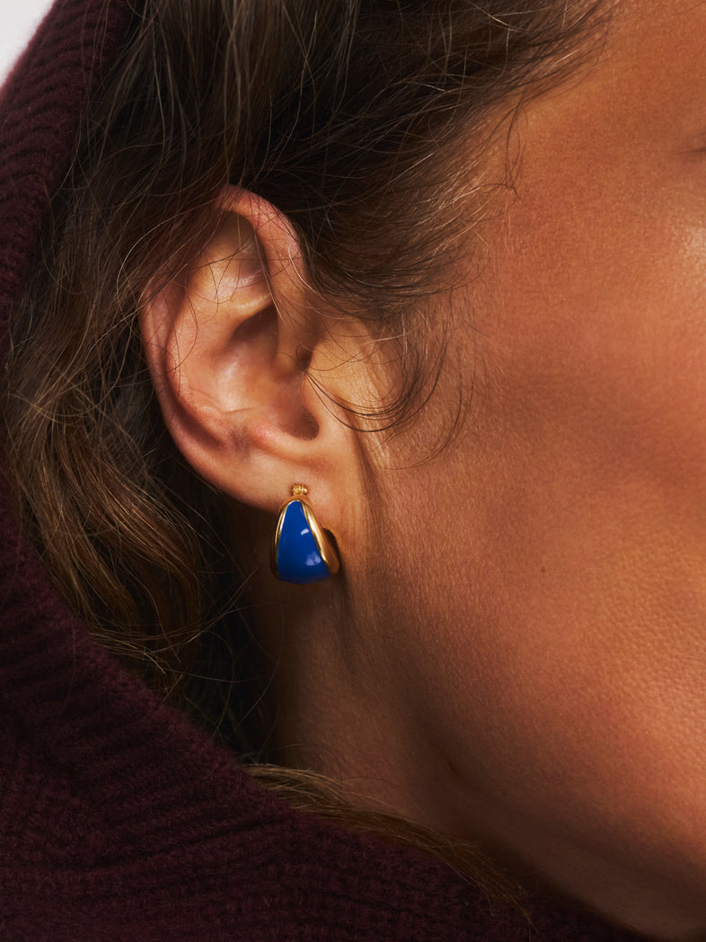  Small gold-plated earrings with navy blue enamel 1 