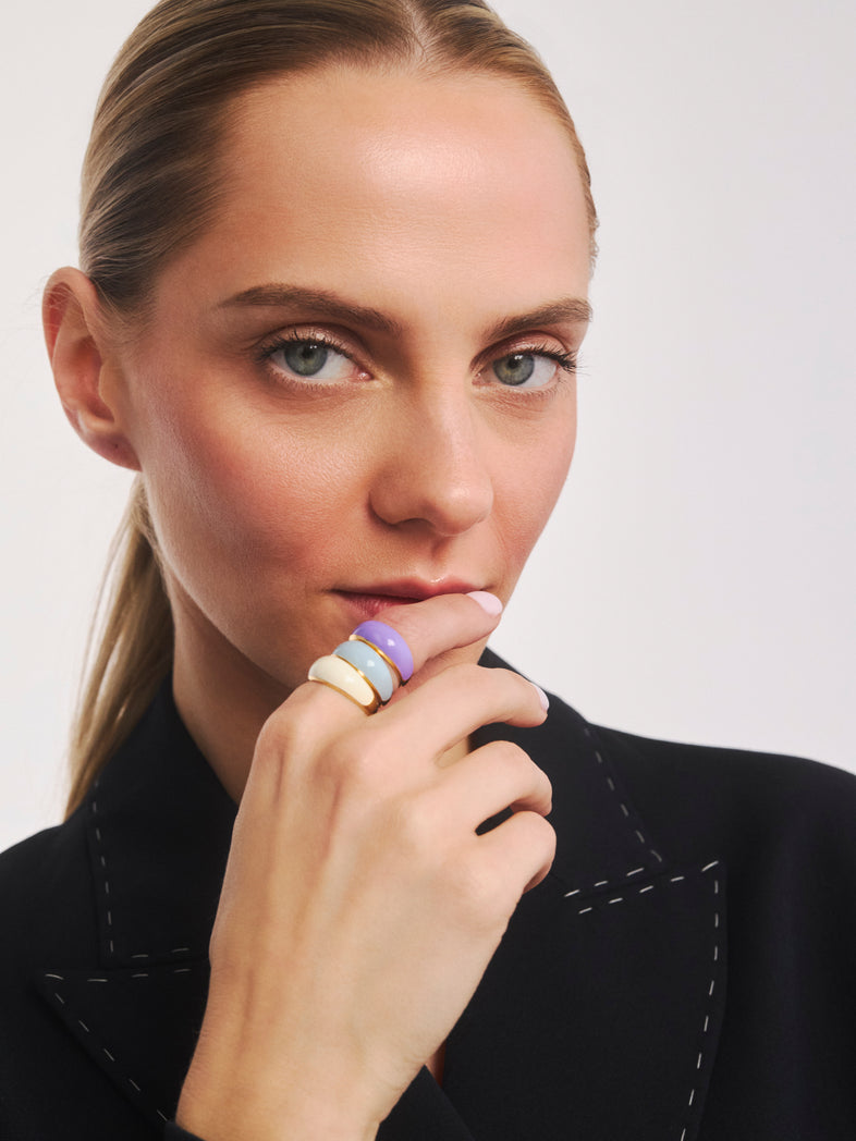  Small gold-plated ring with blue enamel 3 