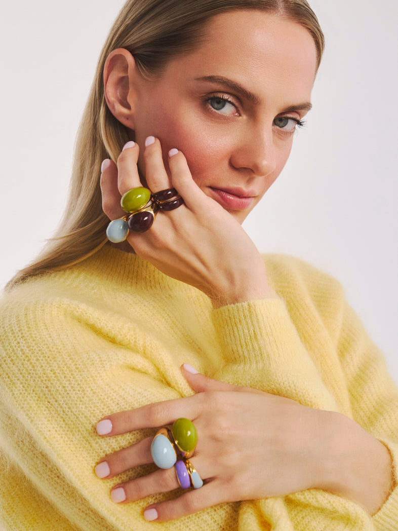  Small gold-plated ring with burgundy enamel 3 