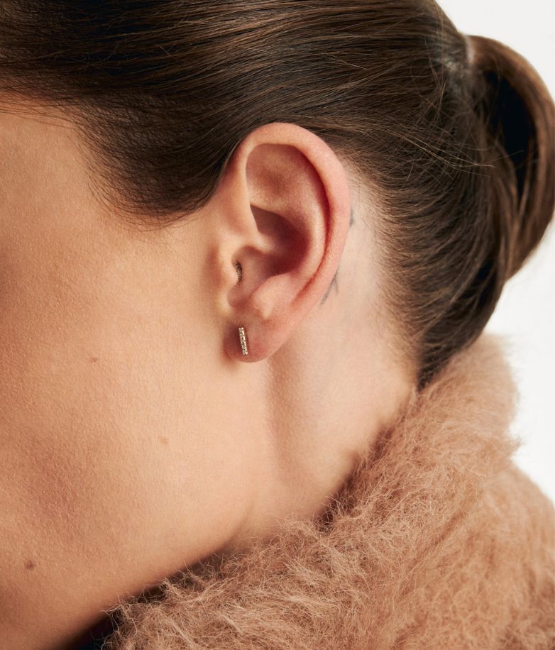  Single earring with five diamonds made of white gold 1 