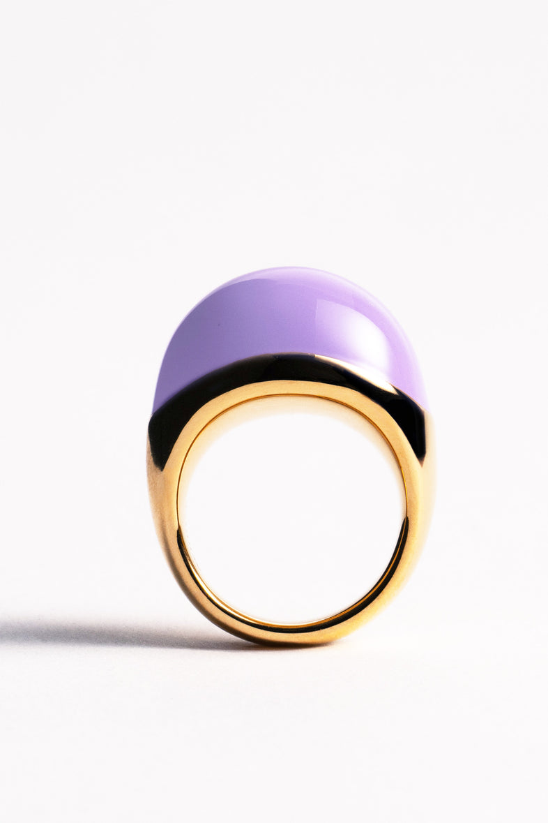  A large gold-plated ring with lilac enamel 2 
