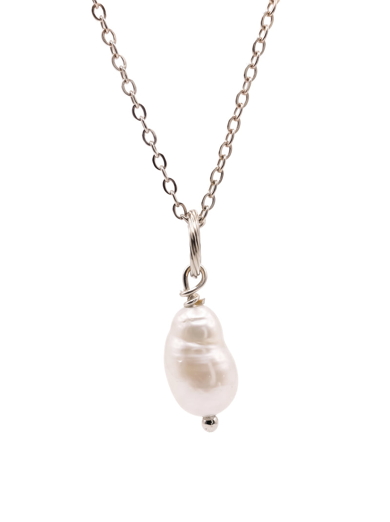 Silver necklace set with cultured pearl