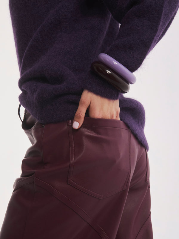 Sztywna otwarta bransoletka z lawendowej żywicy w secie z jej bordową szerszą wersją