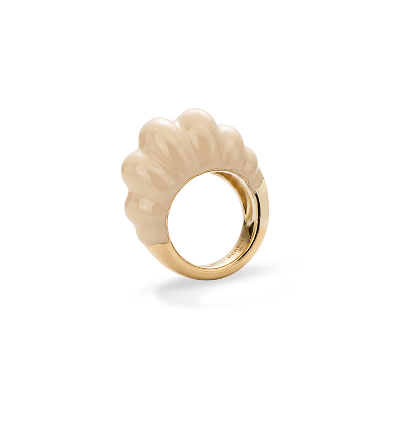 Grosse bague striée dorée à l'émail