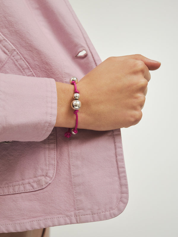 Różowa sznurkowa bransoletka z regulowanym zapięciem