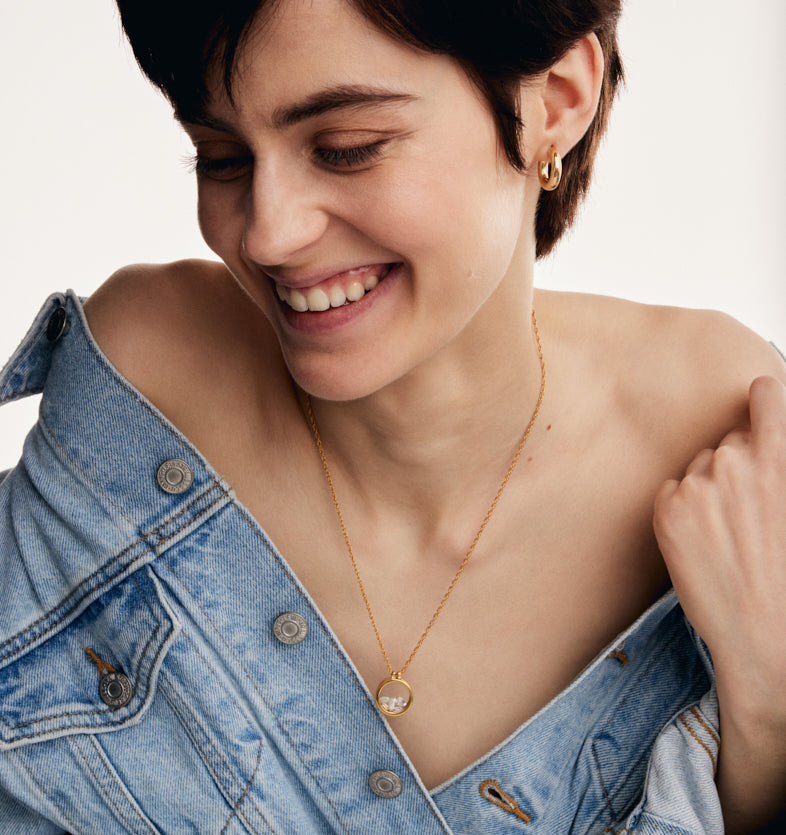  Gold-plated necklace with howlite, crystal and white on a twisted chain 2 