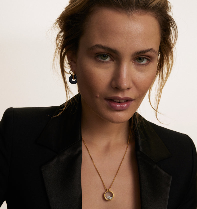  Gold-plated necklace with howlite, crystal and white on a twisted chain 3 