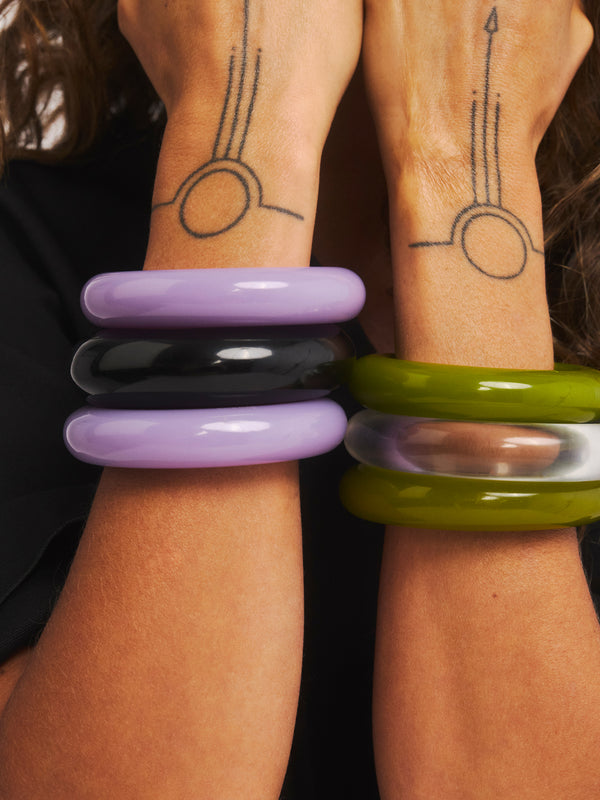 Otwarta owalna bransoletka bangle z zielonej żywicy Bangle Ring