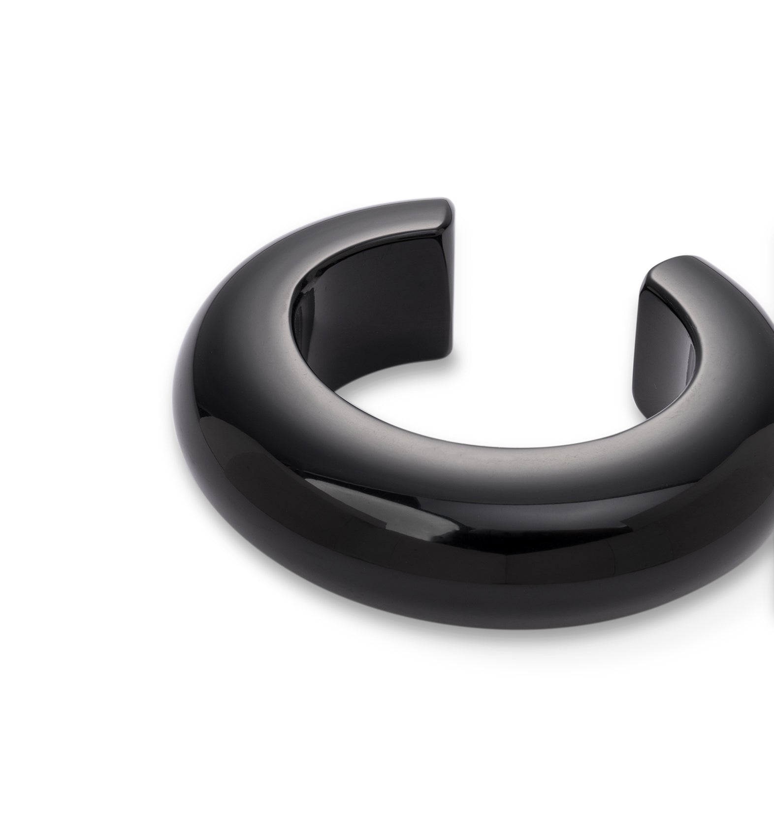 Otwarta szeroka bransoletka bangle z czarnej żywicy Bangle Loop w kolekcji Berries