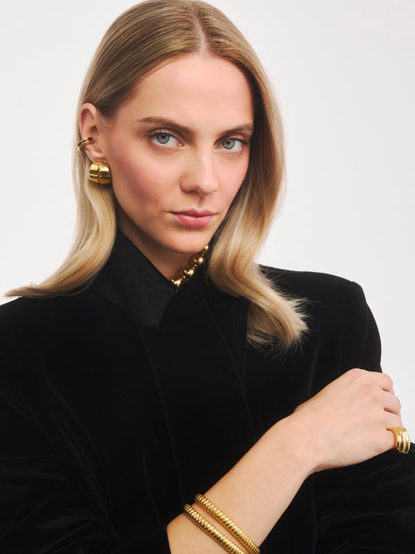 Złote korale z żywicy na beżowej wstążce w kolekcji Splash - set z pozłacaną biżuterią Berries